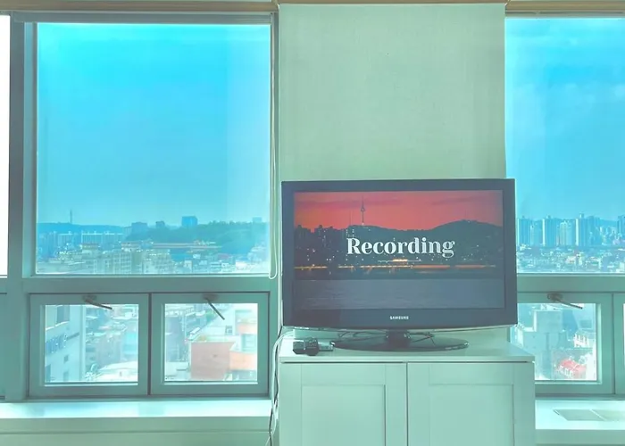 New 3-Minute Walk From Hongdae Entrance Station Beautiful Sunset City View