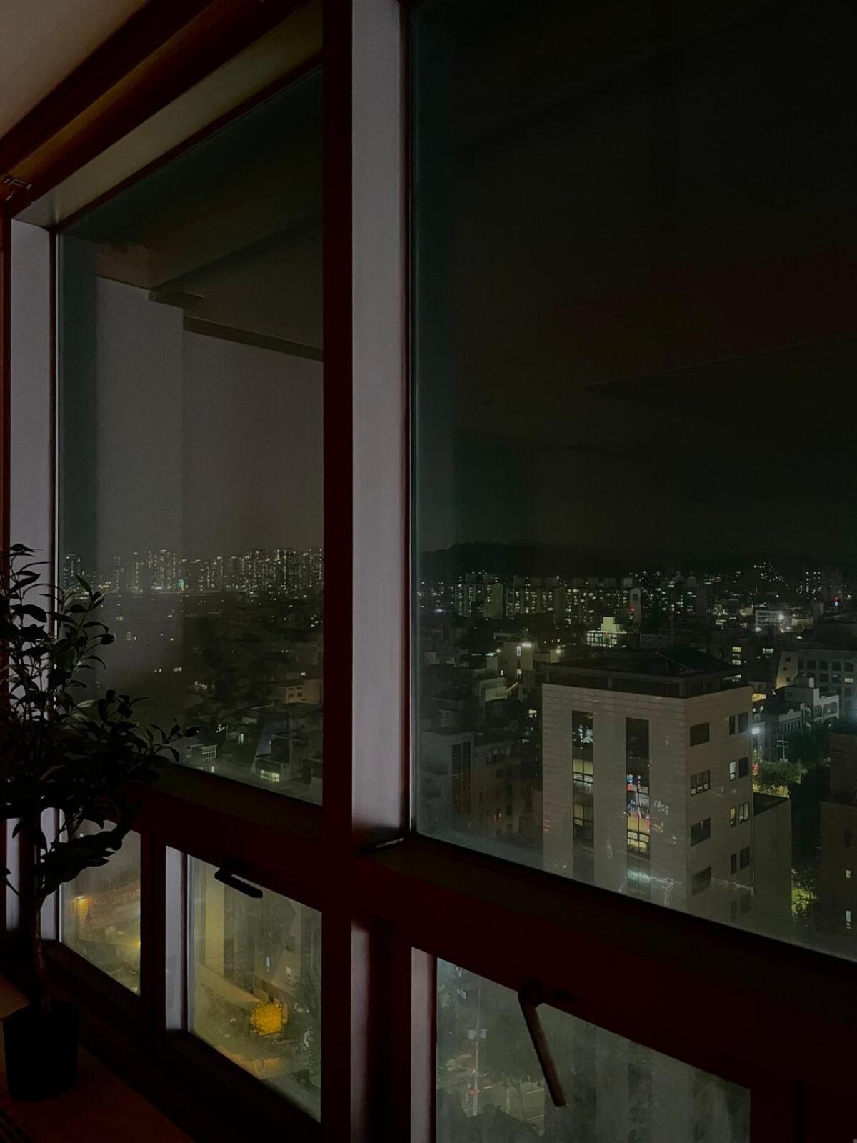 New 3-minute Walk From Hongdae Entrance Station Beautiful Sunset View Apartment *