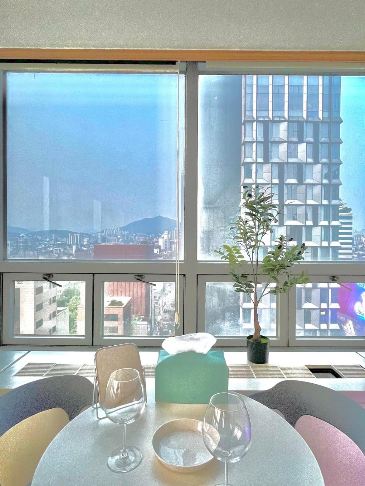 New 3-minute Walk From Hongdae Entrance Station Beautiful Sunset View Apartment *